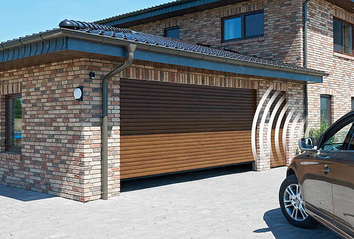 Porte de garage enroulable aluminium sur mesure - LV Fermetures