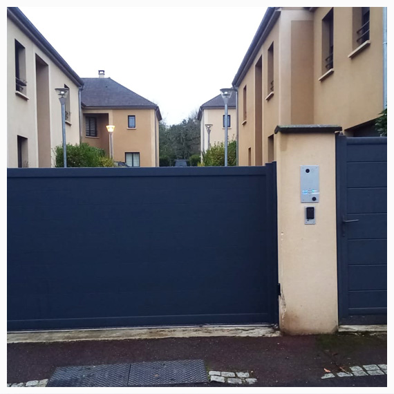 Pose de portails et clôtures aluminium dans les Yvelines - La Fermeture Parisienne