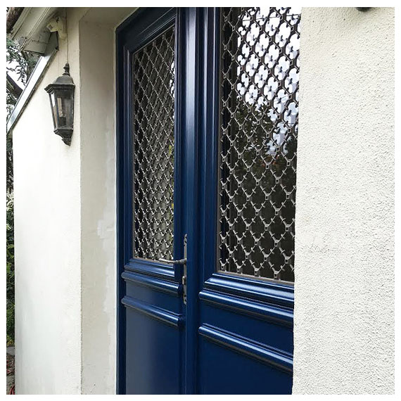 Pose de portes d'entrée bois dans les Hauts-de-Seine - La Fermeture Parisienne